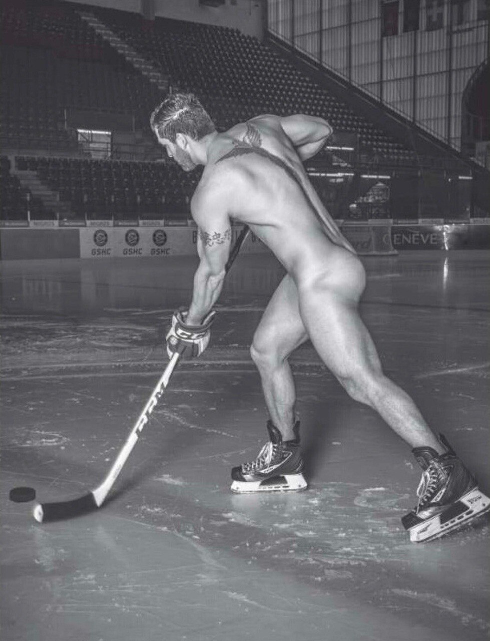 Naked women hockey players