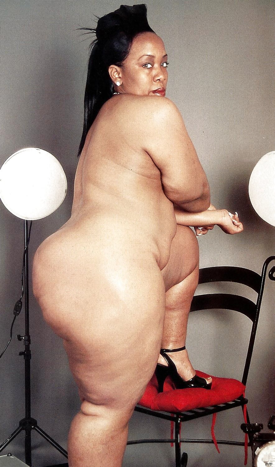 Naked women with big hips
