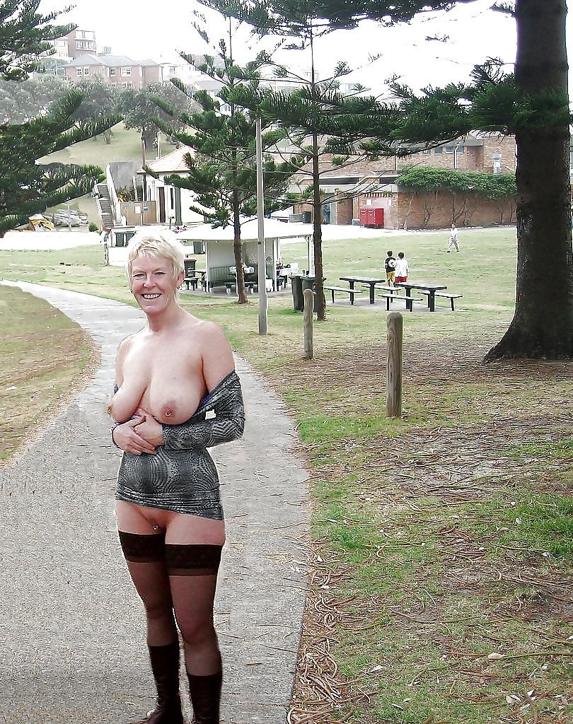 Old women exhibitionists