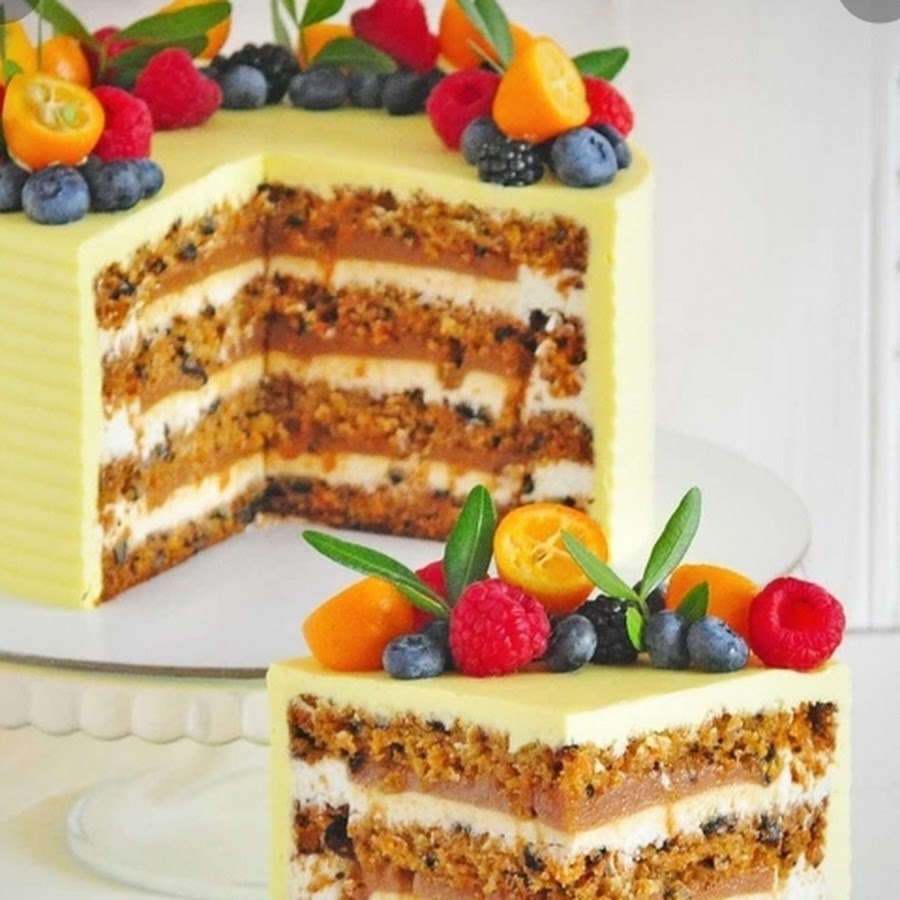 Carrot cake cut