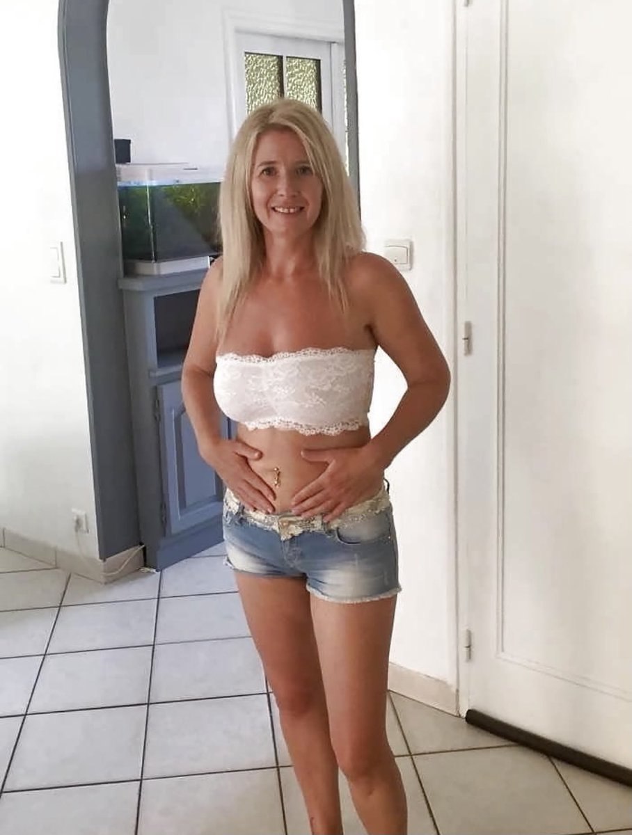 Milf Blonde and teenager