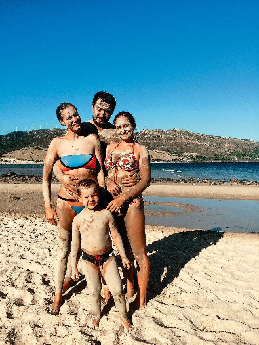 Anna Kovalchuk and her children 2021