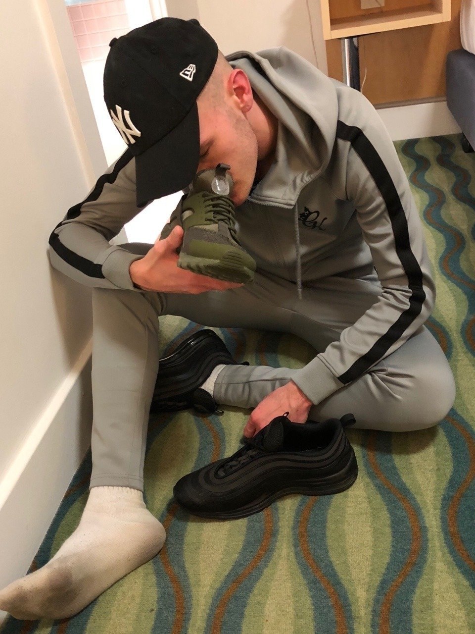 Plan SEX SNEAKERS SOMISSION FETISH Sket Gay