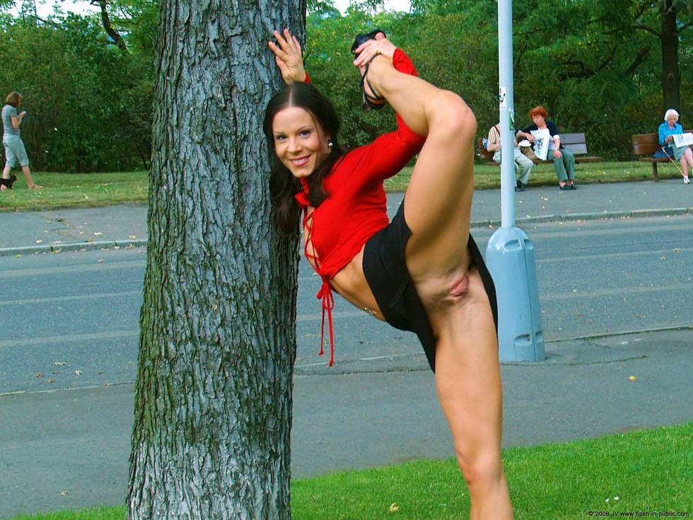 Naked Asian Cyrillier