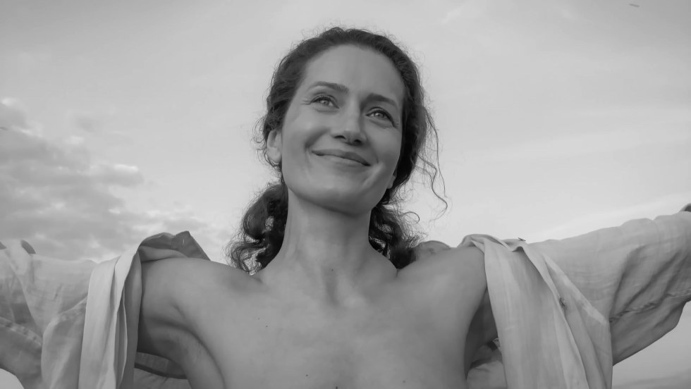 Victoria Isakova Toples