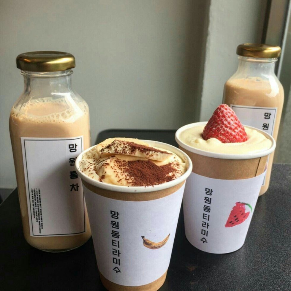 A bird with a beautiful beak