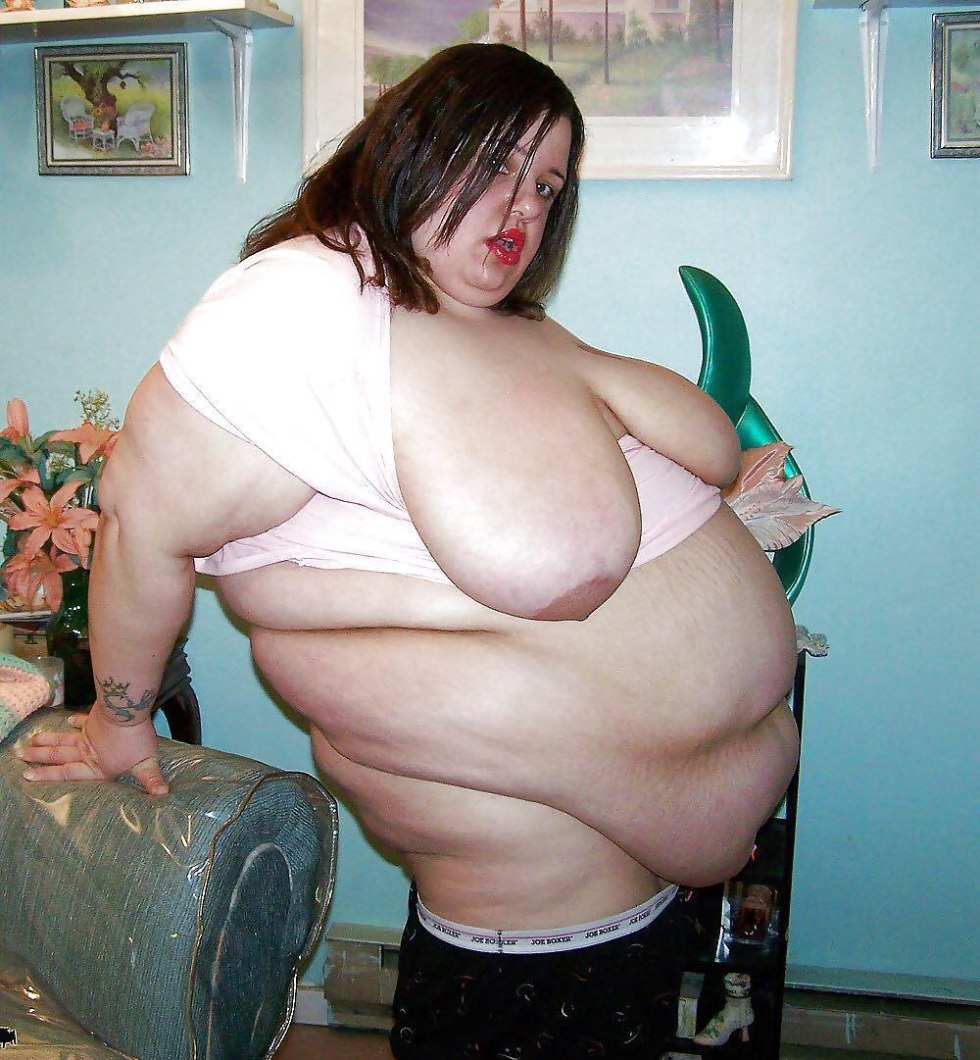 Kandi Kobain XL Girls undresses