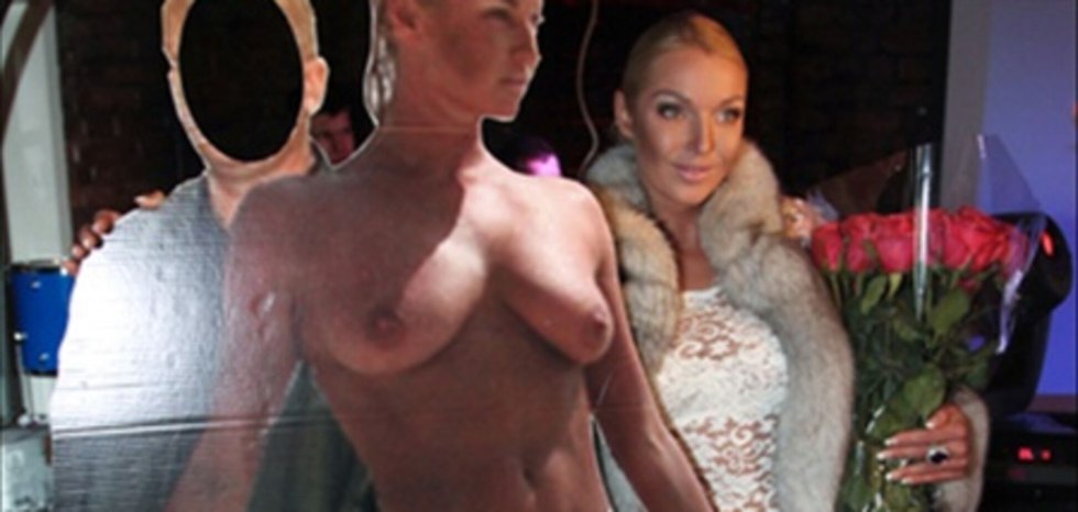 Naked Volochkova without panties