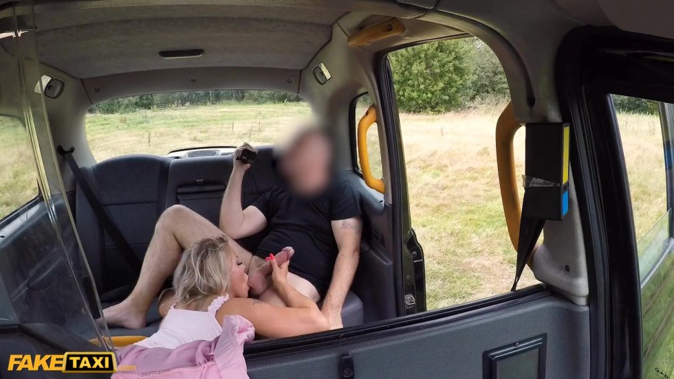 Xxx dark -skinned in a taxi