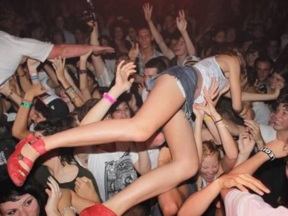 Girls undress in front of the public