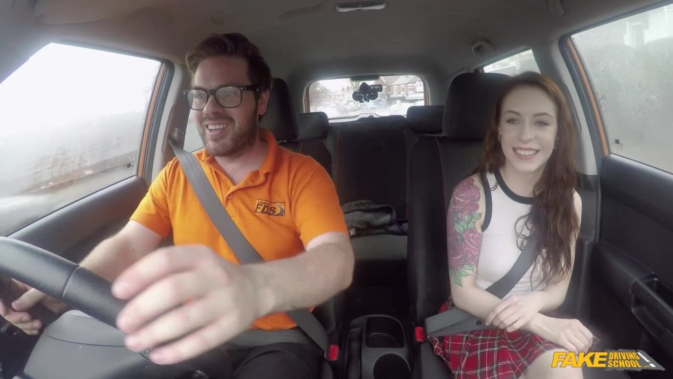 Naomi Woods fucks with a taxi driver