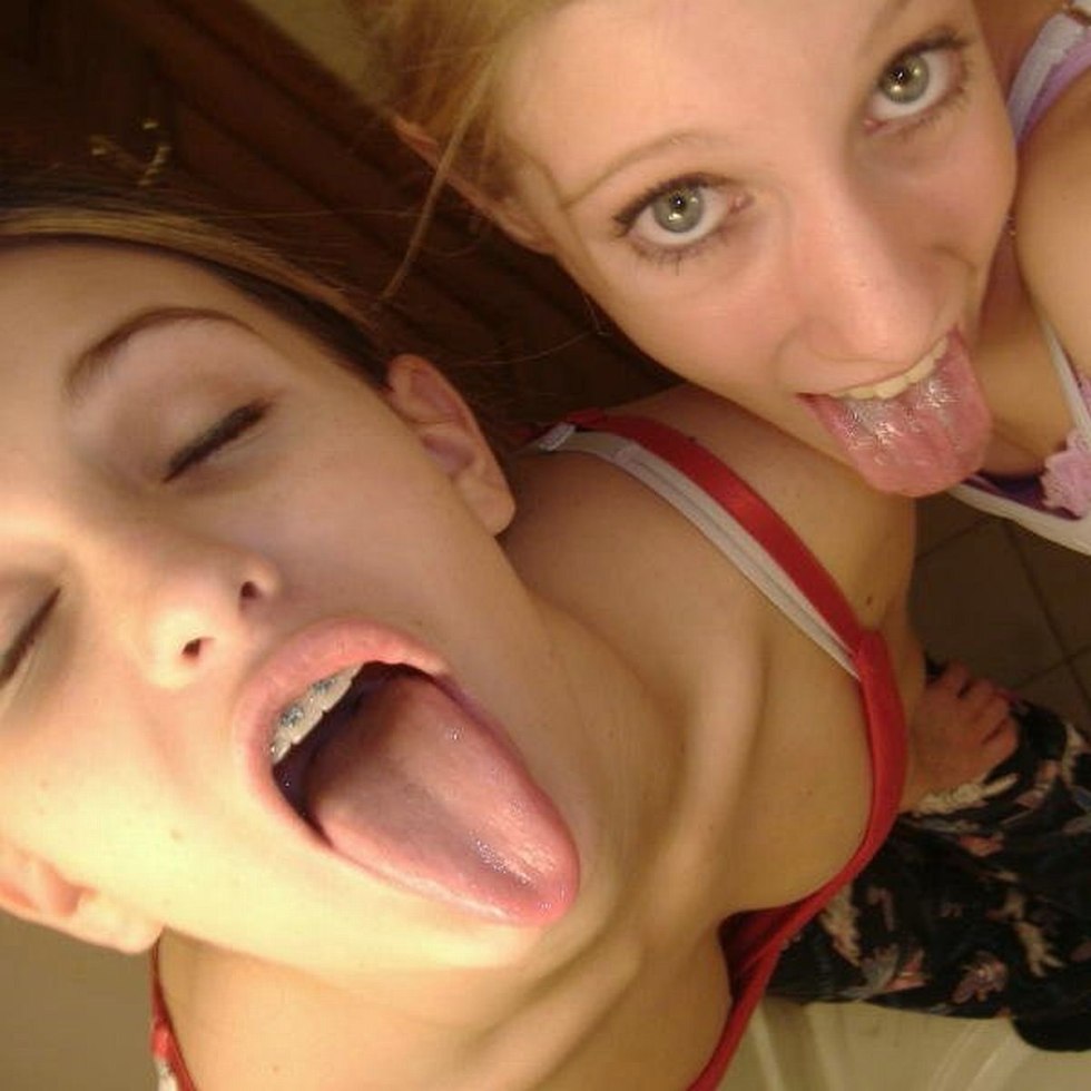 Mature open mouth for cumshot