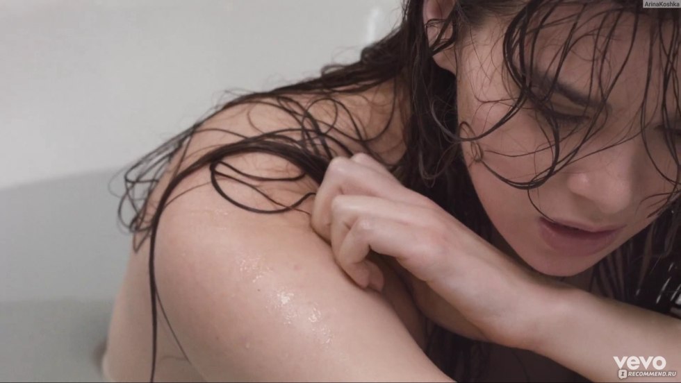 Haley Steinfeld chest