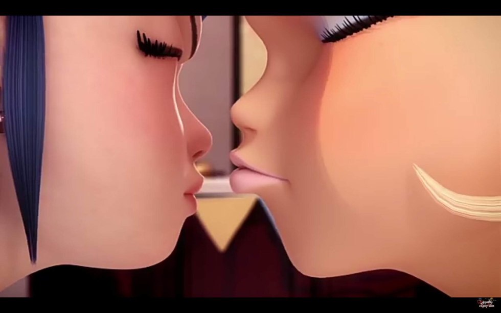 Chloe kiss and Marinet