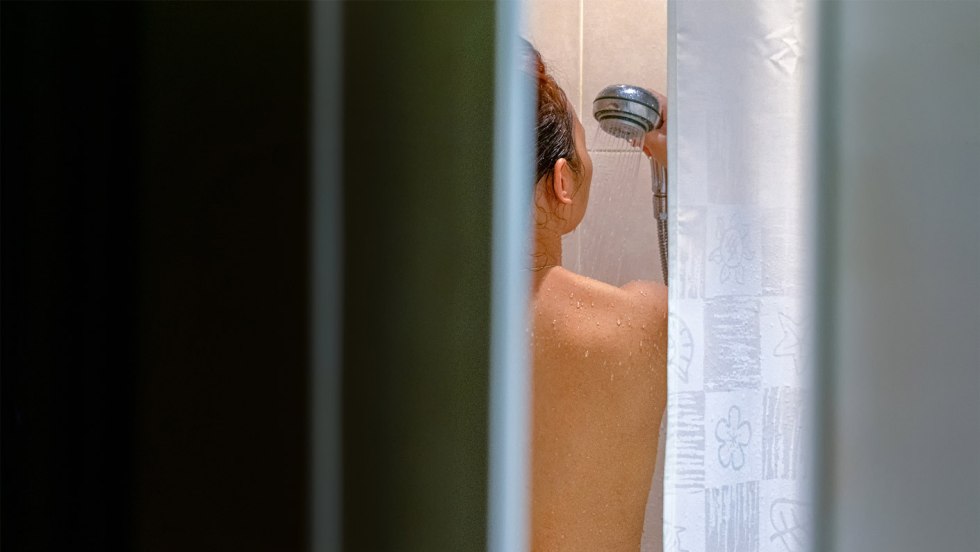 I burned my stepmother for jerking off in the bath