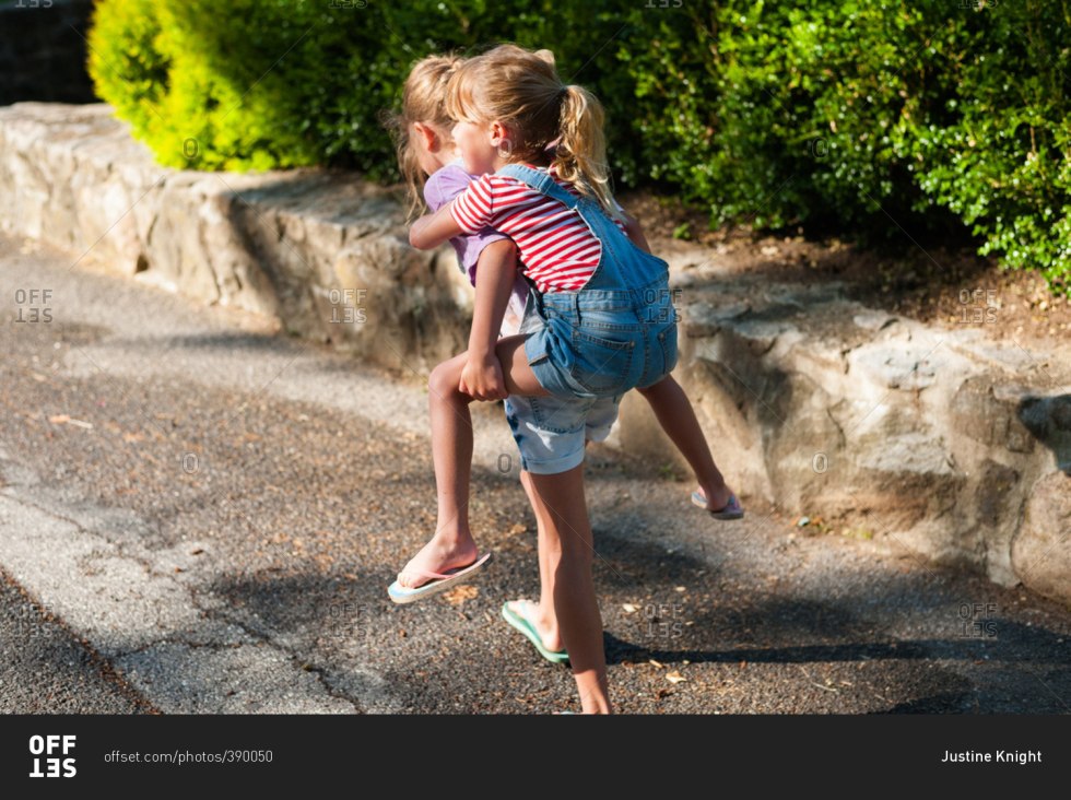 Children and soap bubbles