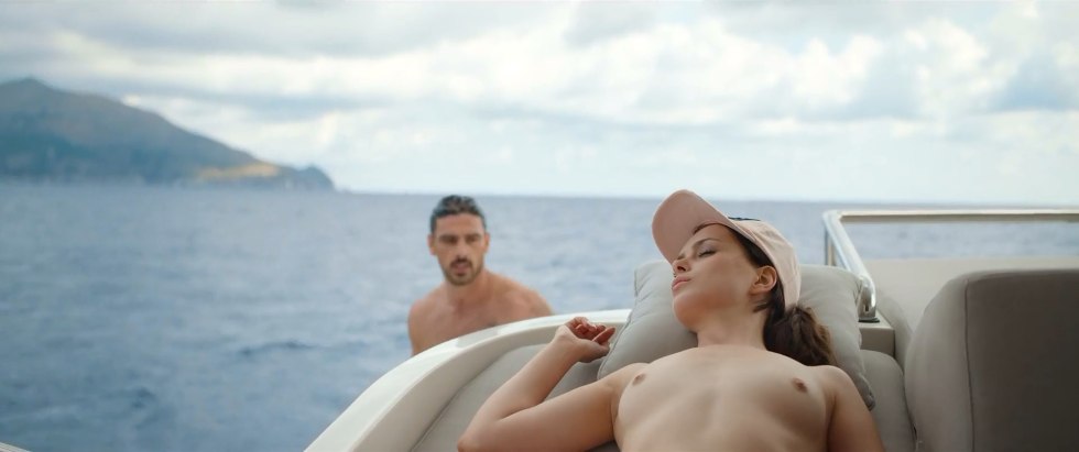 Anna Maria Mue Erotic scenes