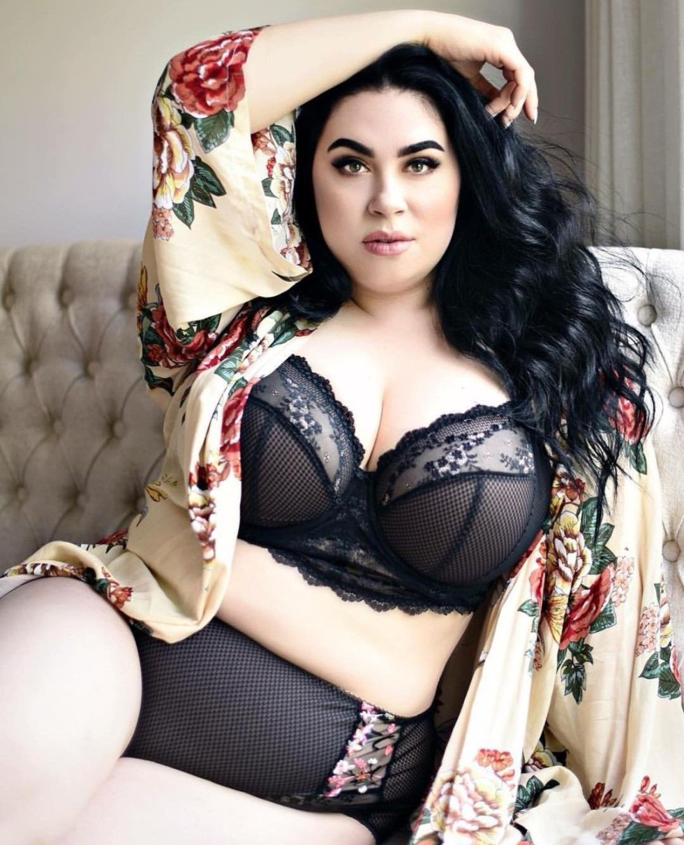 Bianca kettle in underwear