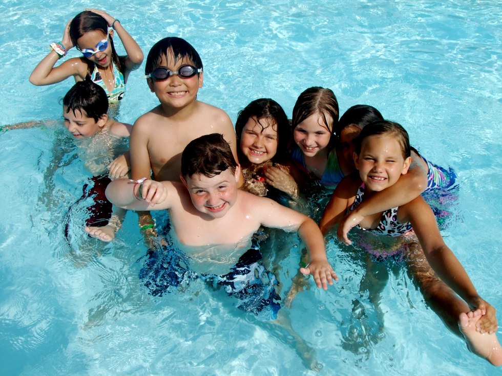 Family nudism in the pool