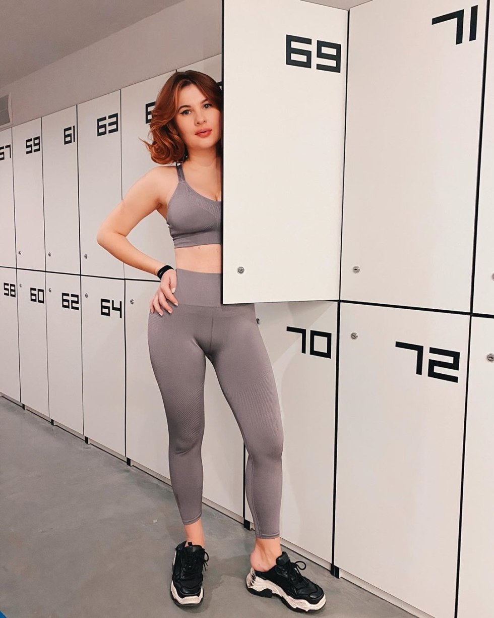 Anna Tsukova cat in underwear