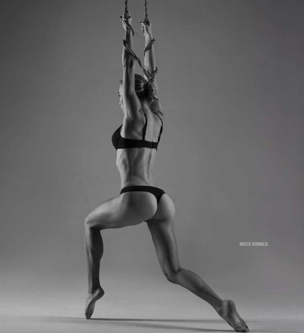 Bare feet on the asphalt