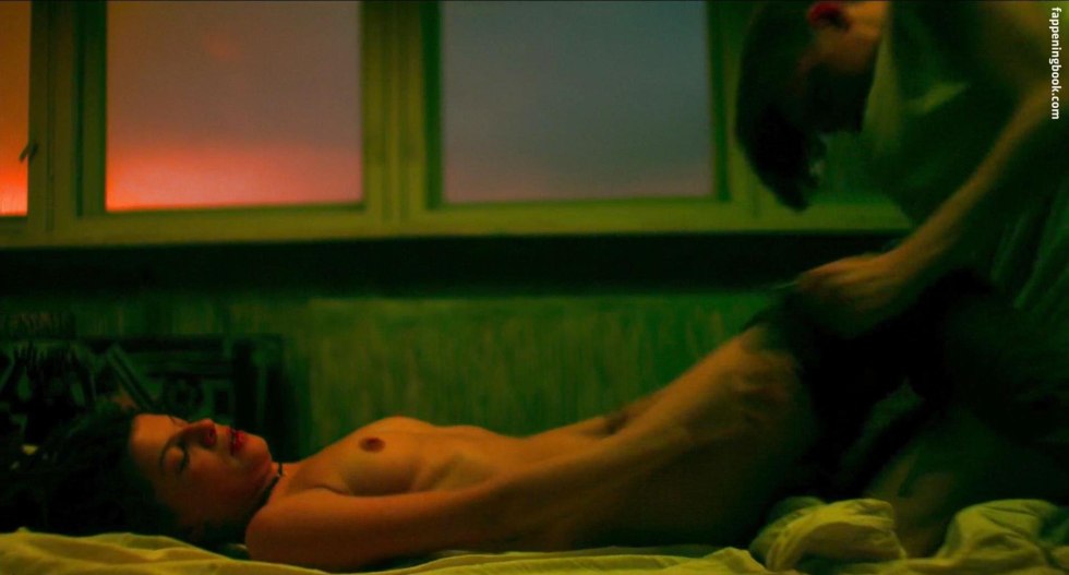 Agnia Ditkovskite is naked