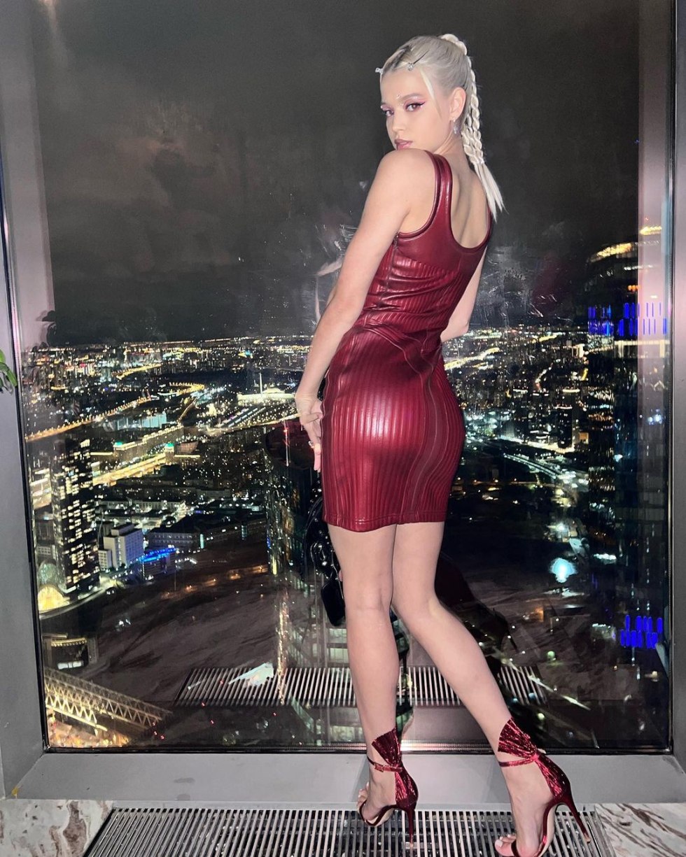 Julia Gavrilina and Valya Carnival Sisters