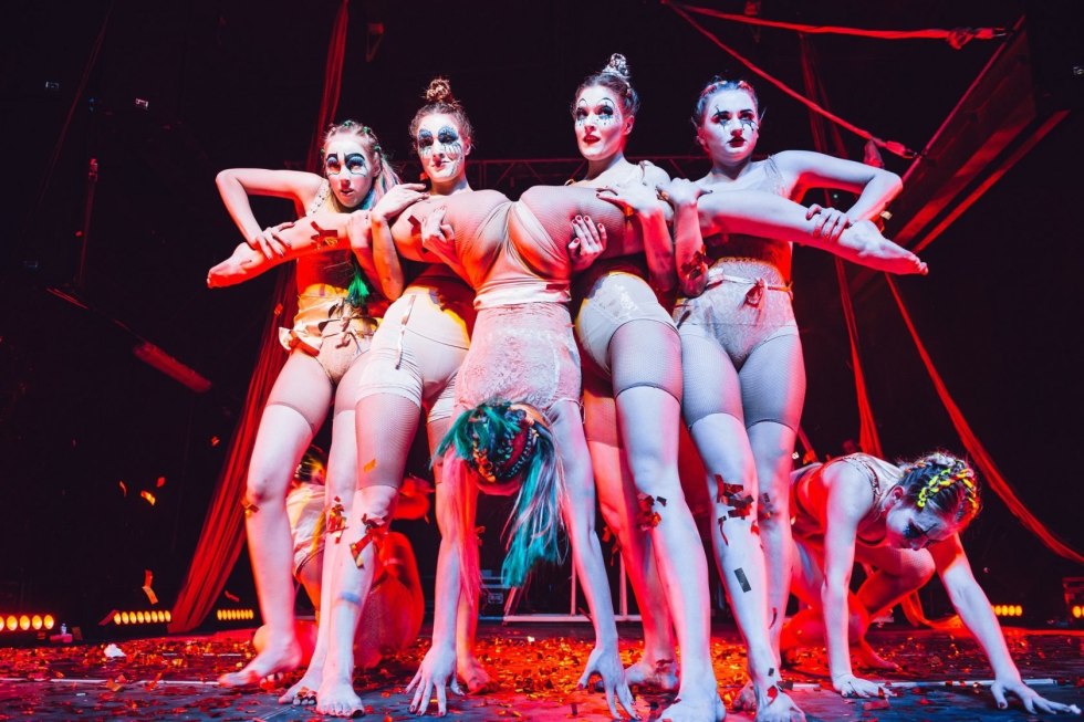 Dance show with exposure