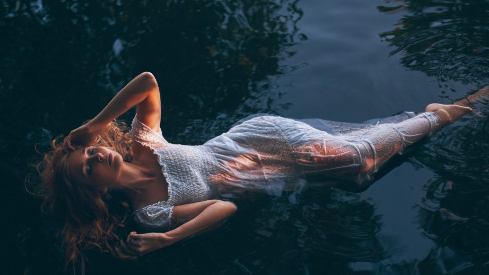 Photoshoot in the water