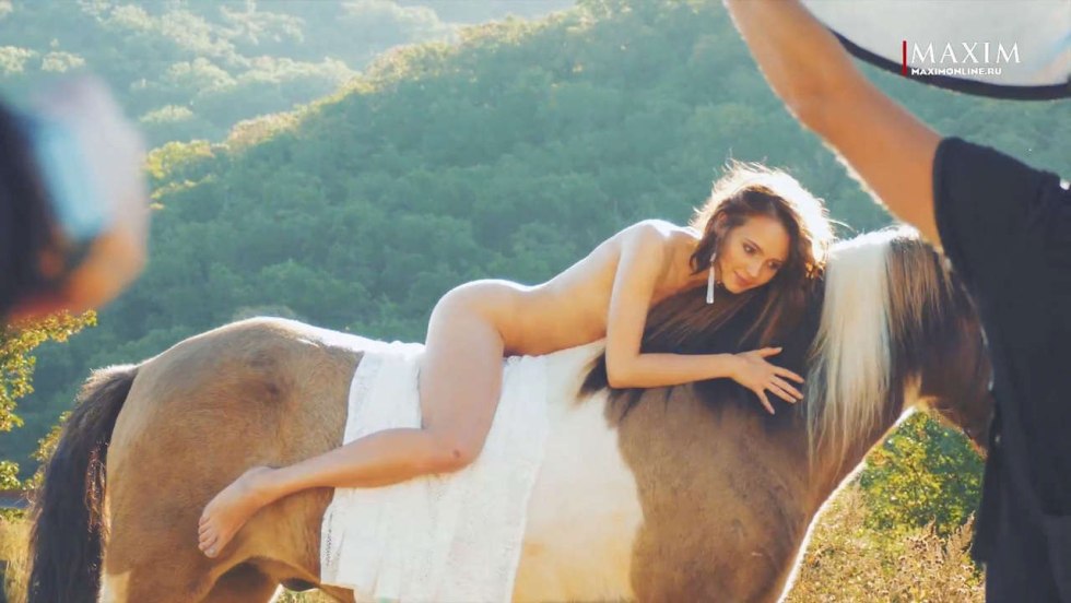 Polina Pushkaruk in the series Coll Center