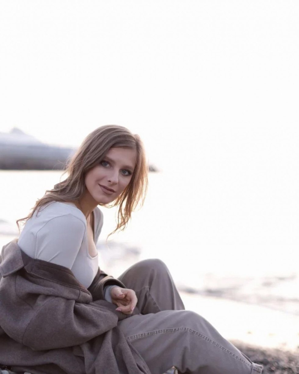 Lisa Arzamasova in a peignoir