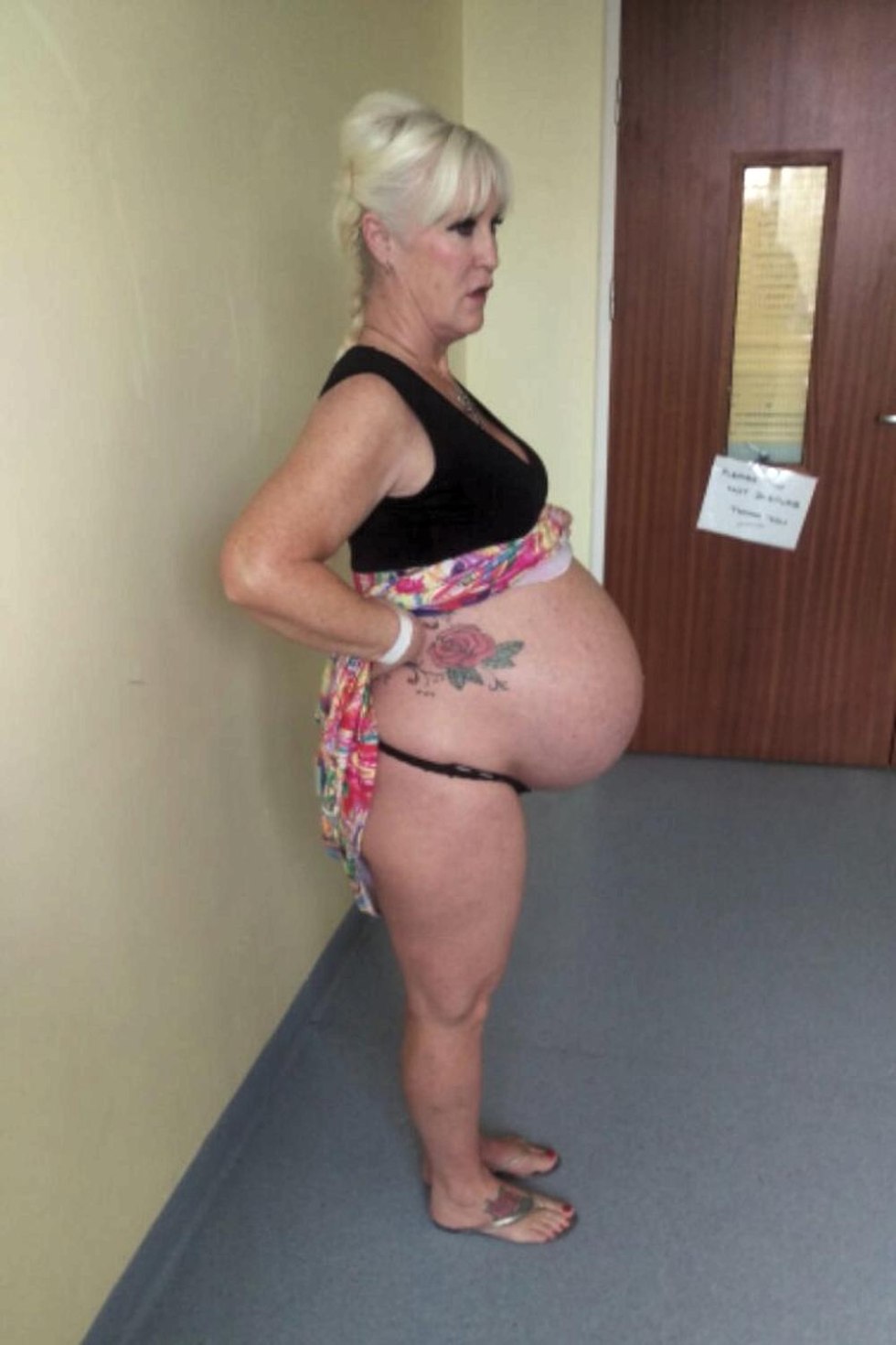 Old naked pregnant women