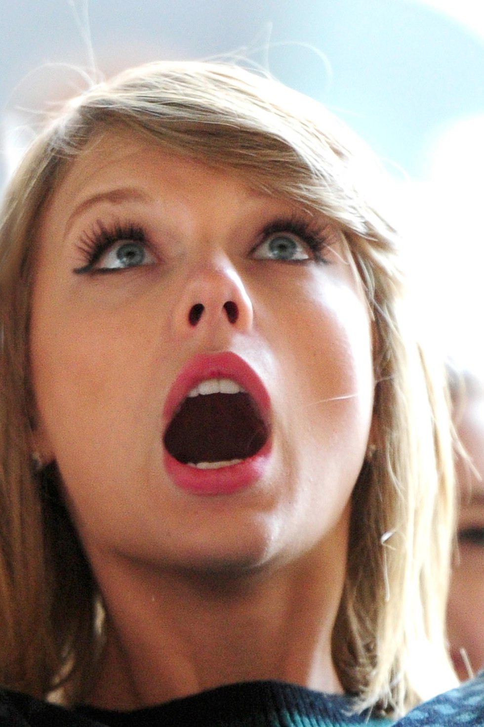 Homemade cums in a close -up mouth