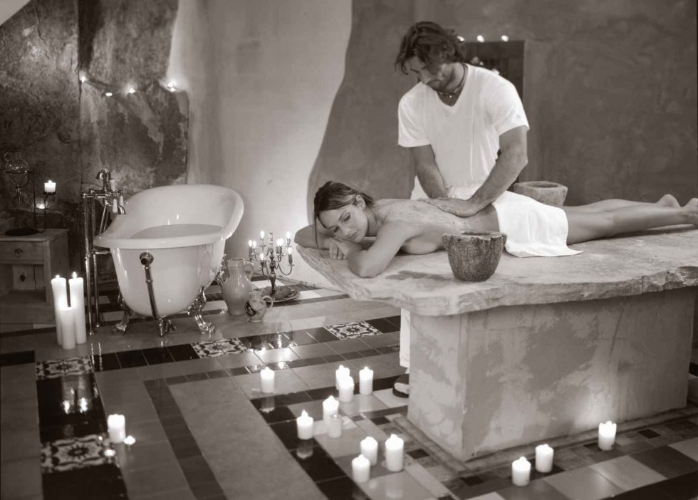 Romantic dinner in the bathroom