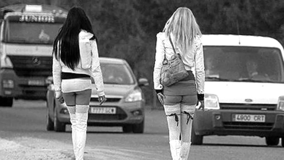 Shoulder on the highway