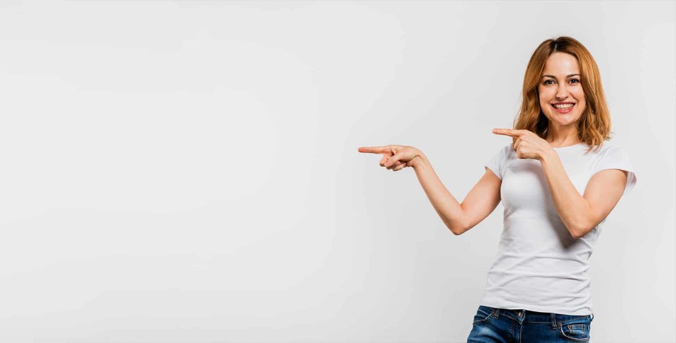 The girl points with her hand