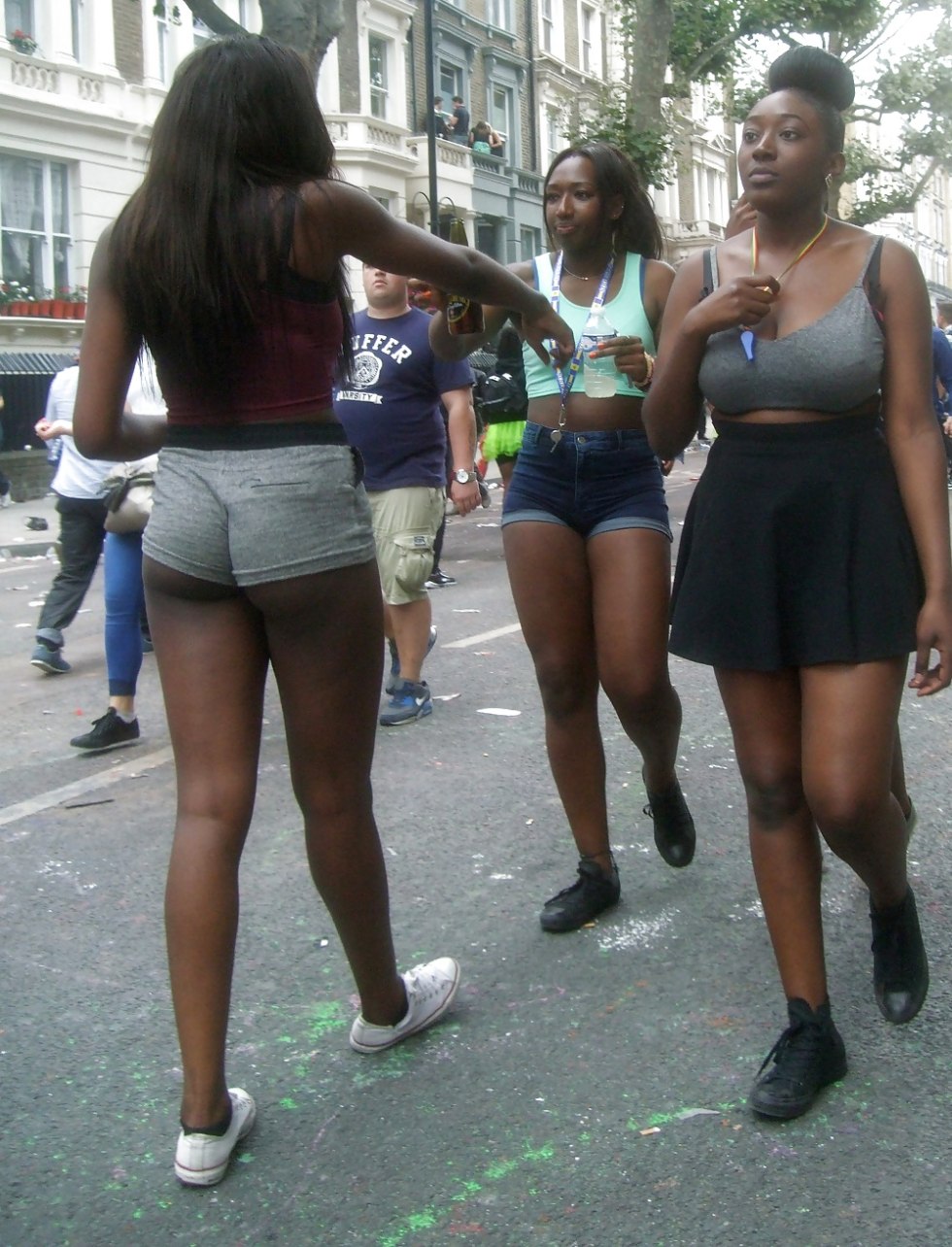 Black women on the streets of the ghetto