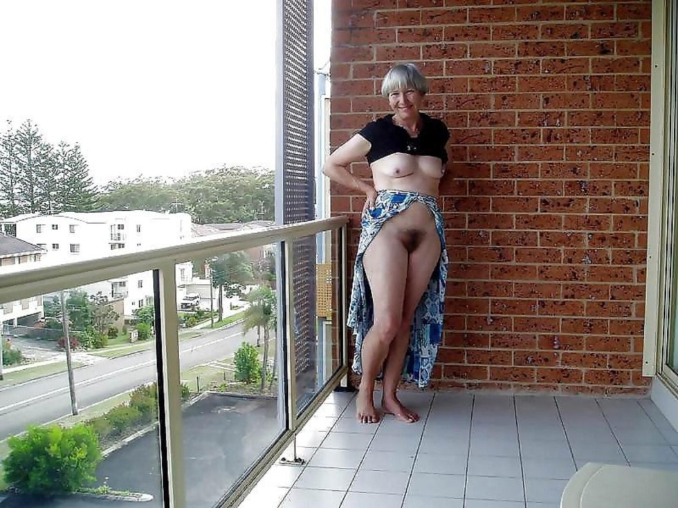 Big mature tits in the sun