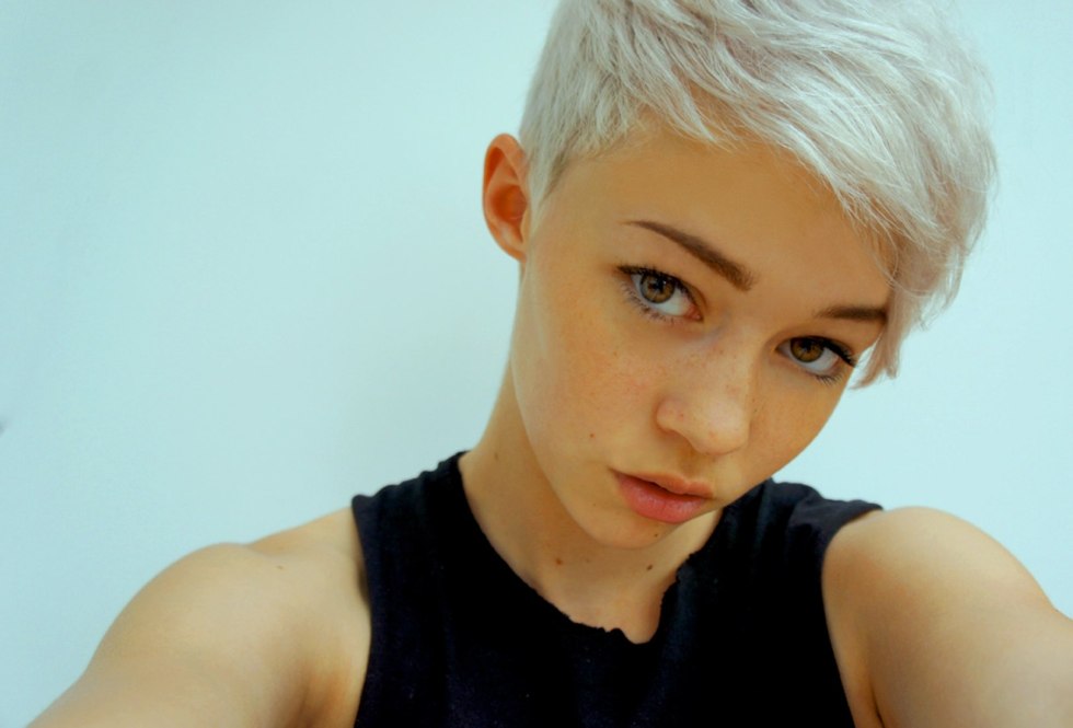 Haircut for a razor female