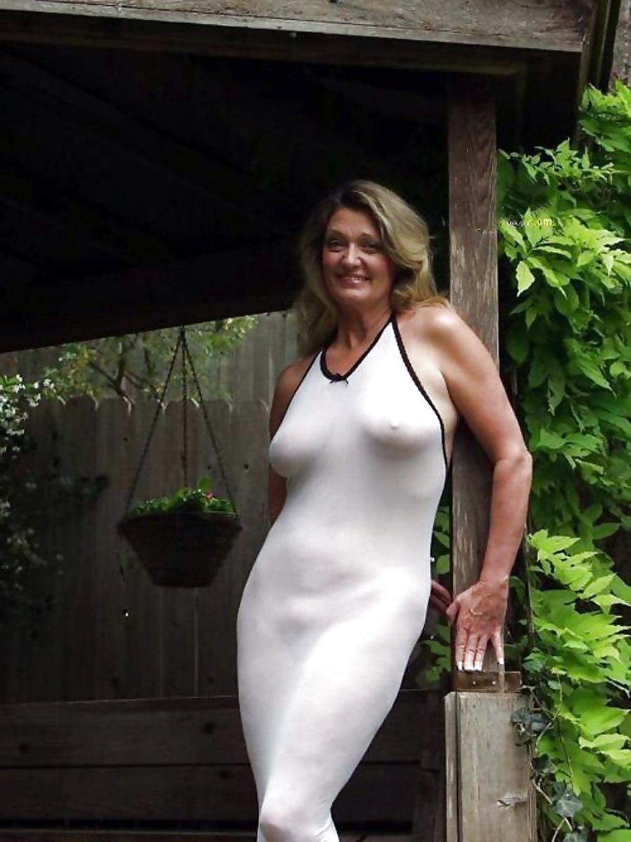 Solo of naked adult women