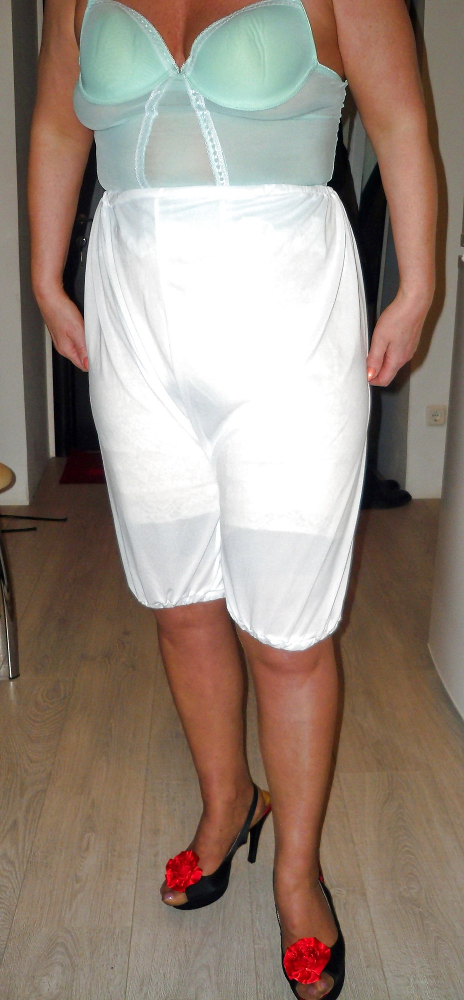 Aunts in pantalons and tights