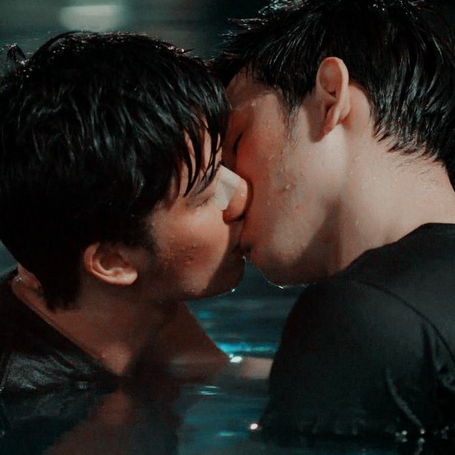 Jerking Off a Guy and Kissing His Nipples at the Same Time (38 photos)