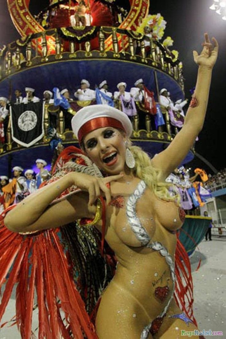 Naked at the Carnival (73 photos)