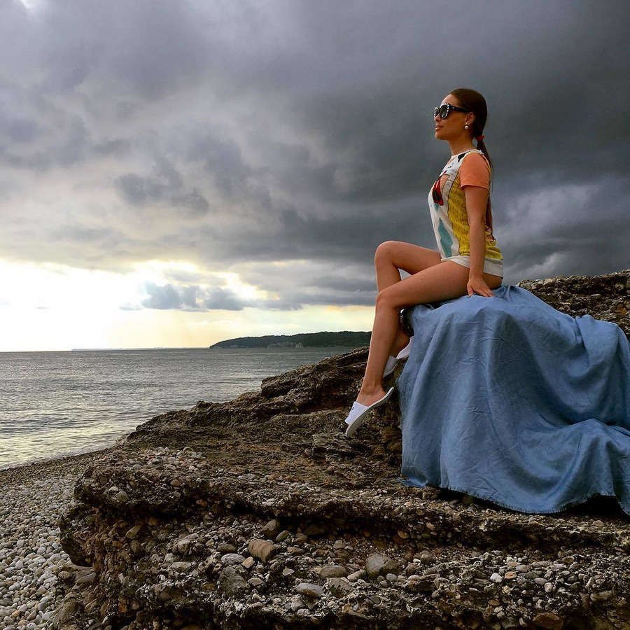 Julia Mikhalkova Ural dumplings on stage