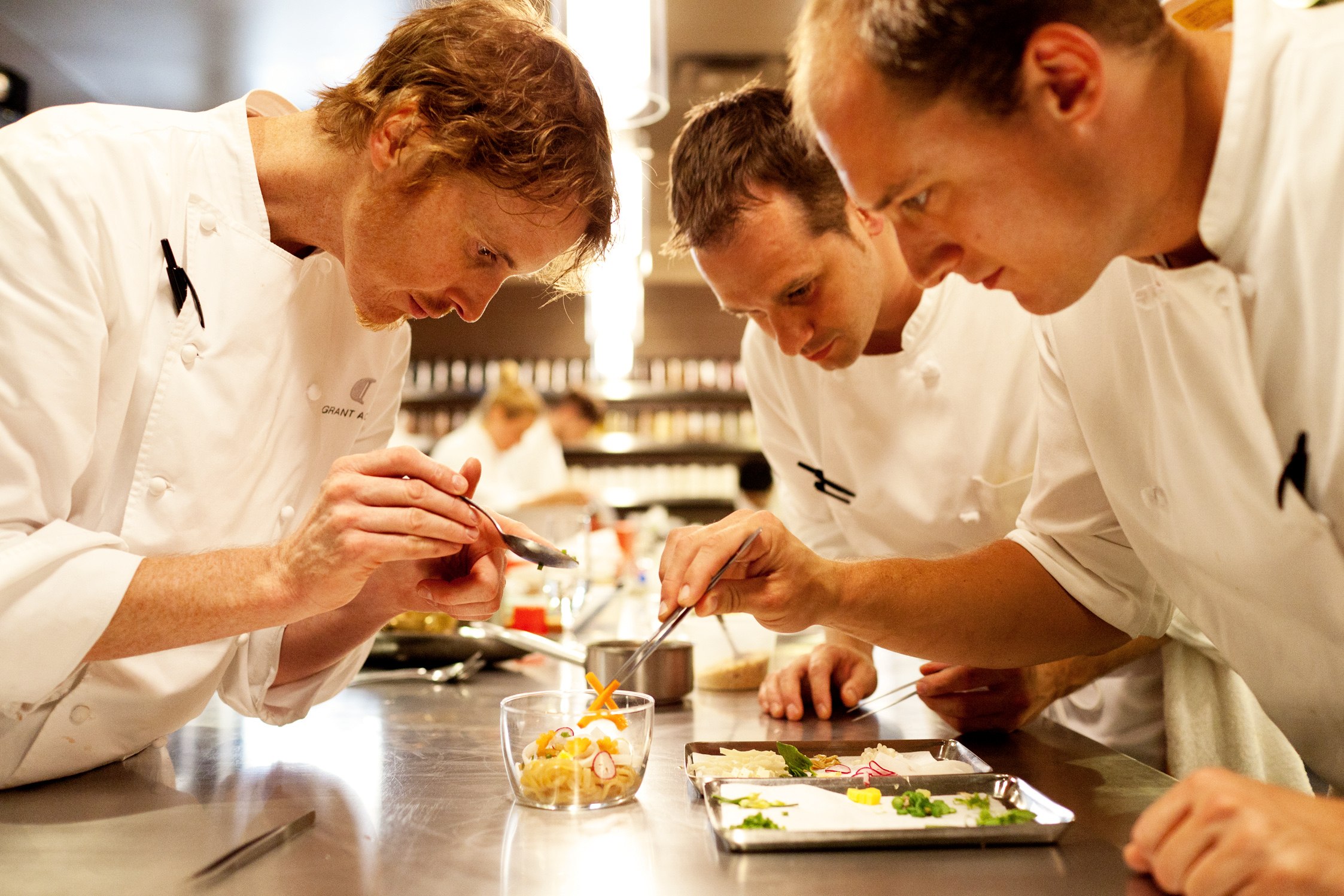 Best chef. Grant Achatz шеф. Грант Ашац повар. Грант Ашац блюда. Гастрономический эксперимент.