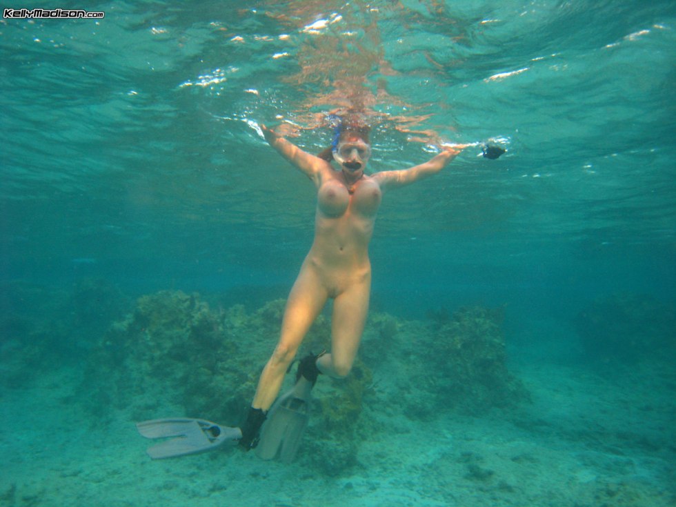 Underwater shooting nude