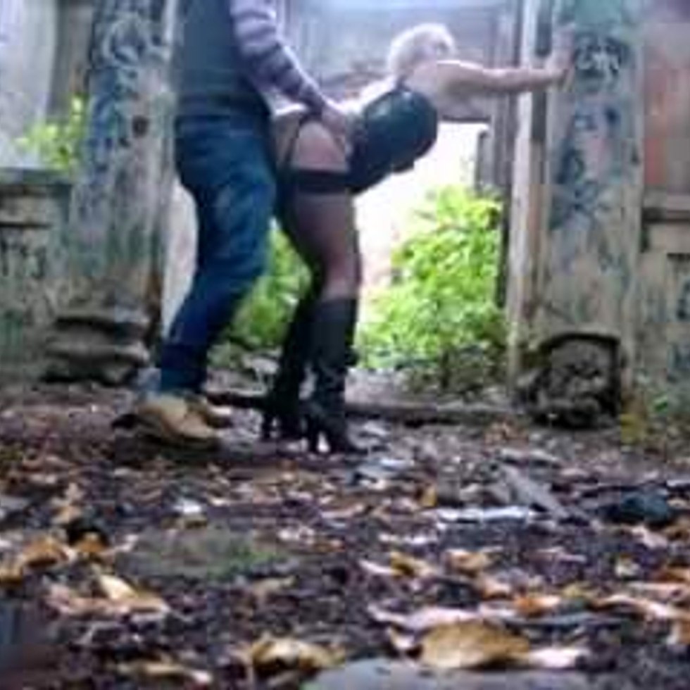 Fuck in an abandoned building