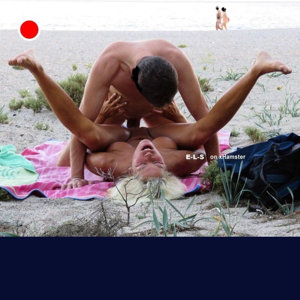 Random anal on the beach