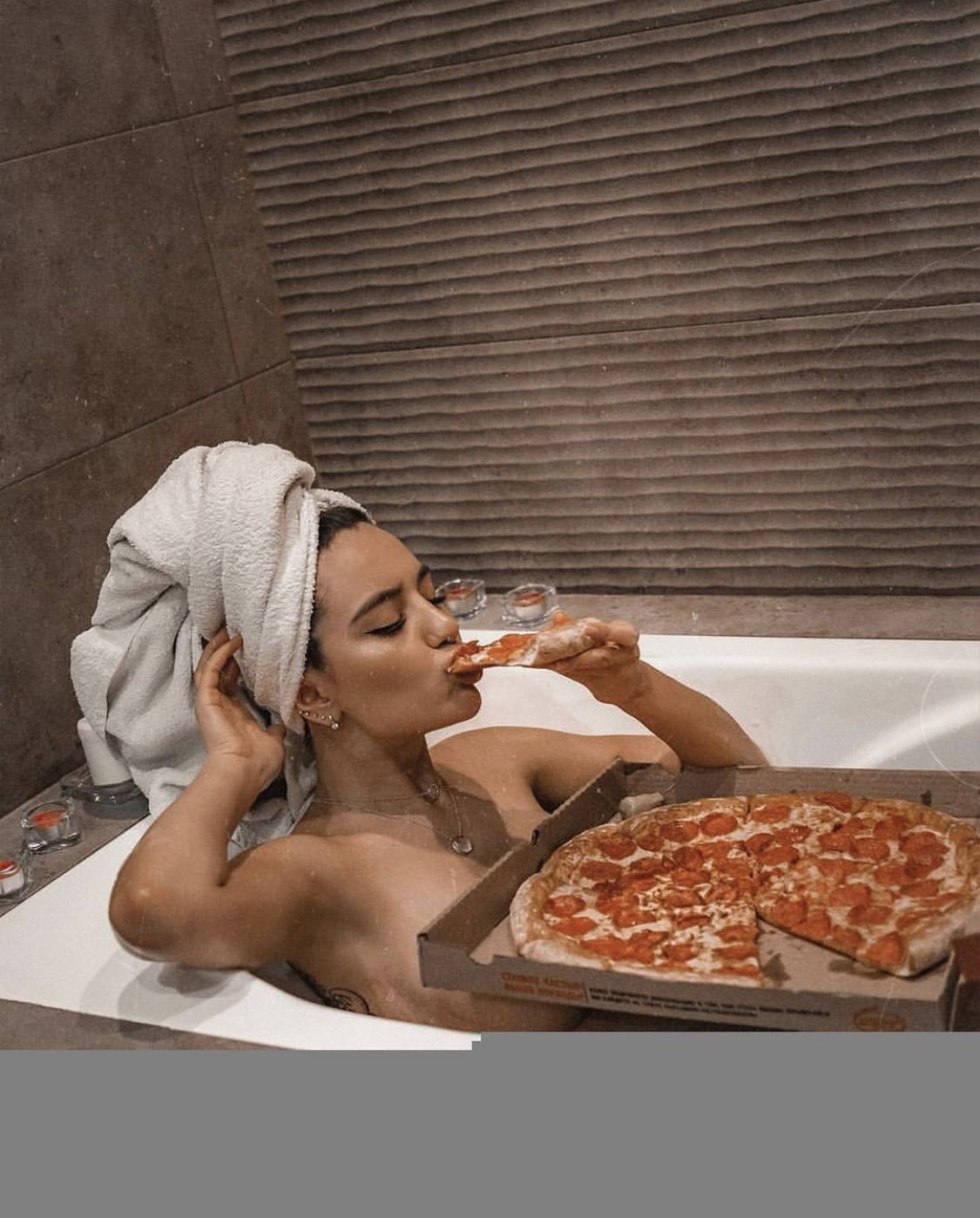 Photo session with pizza in the studio