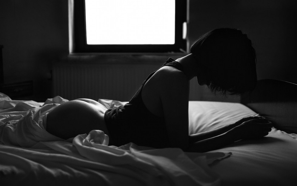 Geeena Bennett on the bed